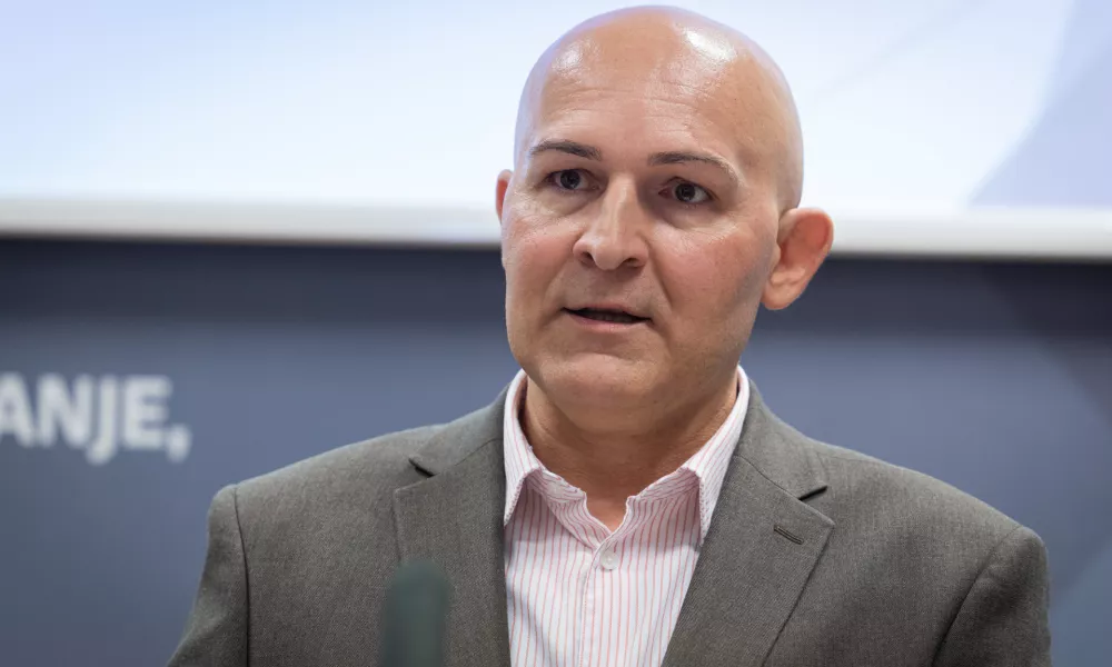 Ljubljana, ministrstvo za izobrazevanje.Novinarska konferenca ministrstva za izobrazevanje, znanost in mladino ter Pedagoskega instituta, na kateri je koordinatorica raziskave s Pedagoskega instituta Klaudija Sterman Ivancic predstavila rezultate raziskave PISA 2025, sledila je izjava ministra Boruta Roncevica.