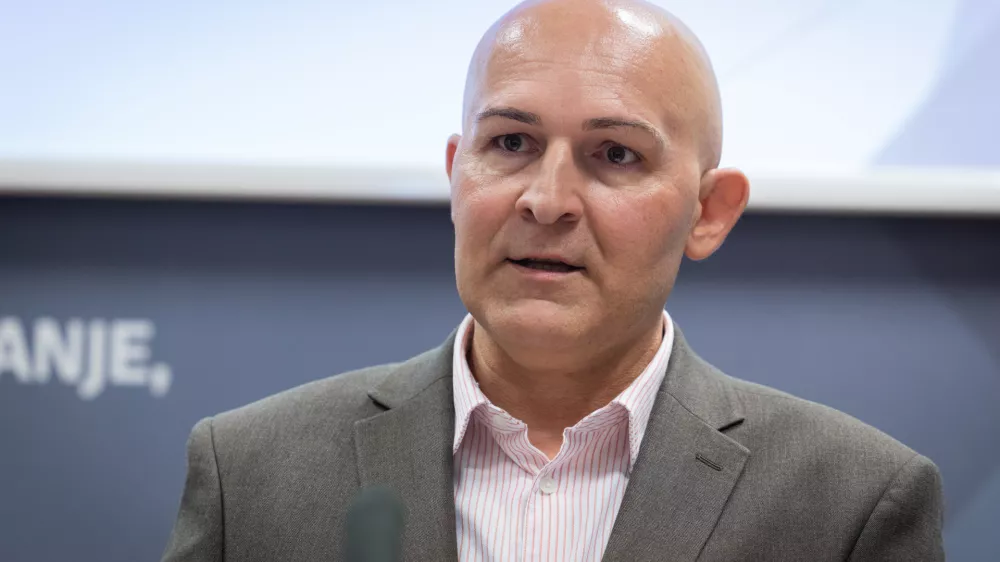 Ljubljana, ministrstvo za izobrazevanje.Novinarska konferenca ministrstva za izobrazevanje, znanost in mladino ter Pedagoskega instituta, na kateri je koordinatorica raziskave s Pedagoskega instituta Klaudija Sterman Ivancic predstavila rezultate raziskave PISA 2025, sledila je izjava ministra Boruta Roncevica.