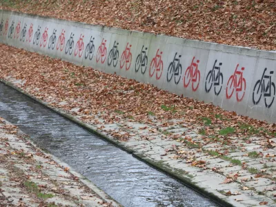 12.11.2020-Simbolična fotografija, struga Grada&scaron;čice in kolesarski grafitiFoto: Tomaž Skale / Foto: Tomaž Skale