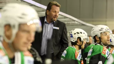glavni trener HDD Olimpija Heikki M&auml;lki&auml; - hokej - Olimpija: Vienna Capitals, liga Ebel, 1. krog:- Hokejisti Olimpije so izgubili proti Vienni Capitals z 1:4 (1:2, 0:1, 0:1).                //FOTO: Jaka Gasar