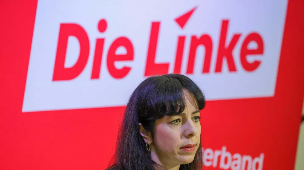FILE PHOTO: Die Linke (the Left) party's top candidate for Berlin, Elif Eralp delivers a speech during an extraordinary state party conference on their roadmap for exploratory talks following state elections in Berlin, Germany, September 25, 2026. REUTERS/Fabrizio Bensch/File Photo