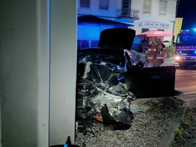 Zaradi prevelike hitrosti je z avtom trčil v betonski steber.