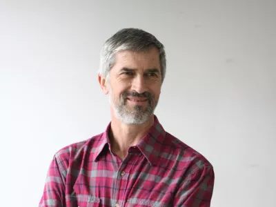Andrej Velkavrh, meteorolog - vremenoslovec in dolgoletni televizijski napovedovalec vremena, prognostik v Uradu za meteorologijo pri ARSO - Agencija RS za okolje, kolumnist- Dnevnik 2016 - portreti za komentarje in kolumne - kolumnisti - novinarji//FOTO: Toma? Skale