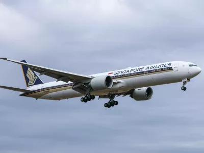 Eine Boeing 777-300 der Fluglinie, Airline, Fluggesellschaft Singapore Airlines mit dem Kennzeichen, der Registrierung 9V-SWP im Landeanflug auf den Flughafen Frankfurt, bei der Landung am Airport Frankfurt Rhein Main, 25.08.2026, Frankfurt am Main Deutschland, Wirtschaft, Reisen, Flugzeuge am Flughafen Frankfurt am Main *** A Boeing 777-300 operated by Singapore Airlines with the registration number 9V SWP on approach to Frankfurt Airport, landing at Frankfurt Rhine-Main Airport, August 25, 2026, Frankfurt am Main, Germany Business Travel Airplanes at Frankfurt am Main Airport xobx,Image: 1132449943, License: Rights-managed, Restrictions: imago is entitled to issue a simple usage license at the time of provision. Personality and trademark rights as well as copyright laws regarding art-works shown must be observed. Commercial use at your own risk., Model Release: no 