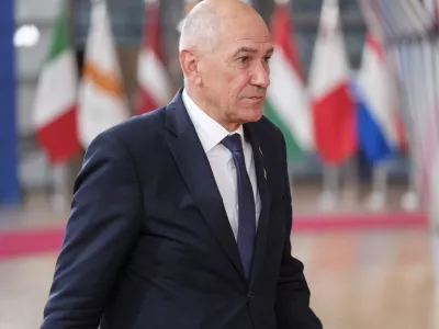 Belgija, Bruselj.Dvodnevni vrh EU na temo dolgorocnega proracuna EU in odziva unije na visoke cene energentov.Predsednik vlade Janez Jansa.