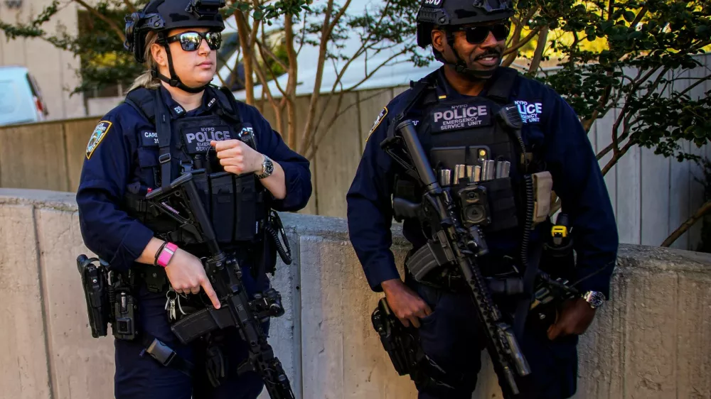 New York City Police Department (NYPD) Emergency Service Unit officers stand guard near the Daniel Patrick Moynihan United States Courthouse before the departure of a motorcade carrying Venezuelan President Nicolas Maduro and his wife, Cilia Flores, after they faced a new indictment accusing them of torturing political opponents and U.S. citizens to retain their grip on power, in New York City, US, October 15, 2026. REUTERS/Eduardo Munoz