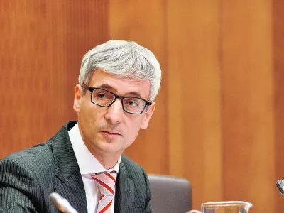 kandidat za ministra za izobraževanje, znanost in &scaron;port dr. Jernej Pikalo (SD)   - zasli&scaron;anje 13 ministrskih kandidatov za vlado Alenke Bratu&scaron;ek 2013 -- odbor DZ za izobraževanje, znanost, kulturo, &scaron;port in mladino - predstavitev kandidata za ministra za izobraževanje, znanost in &scaron;port Jerneja Pikalo   //FOTO: Tomaž Zajel&scaron;nik