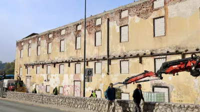Konec kranjske sramote: Začelo se je rušenje pogorišča Majdičevega mlina