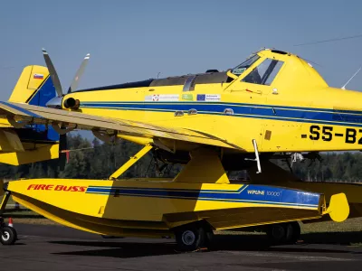 Brnik, Letalisce Jozeta Pucnika Ljubljana.Izjava za medije Uprave RS za zascito in resevanje o pozarni ogrozenosti naravnega okolja.Letalo air tractor.