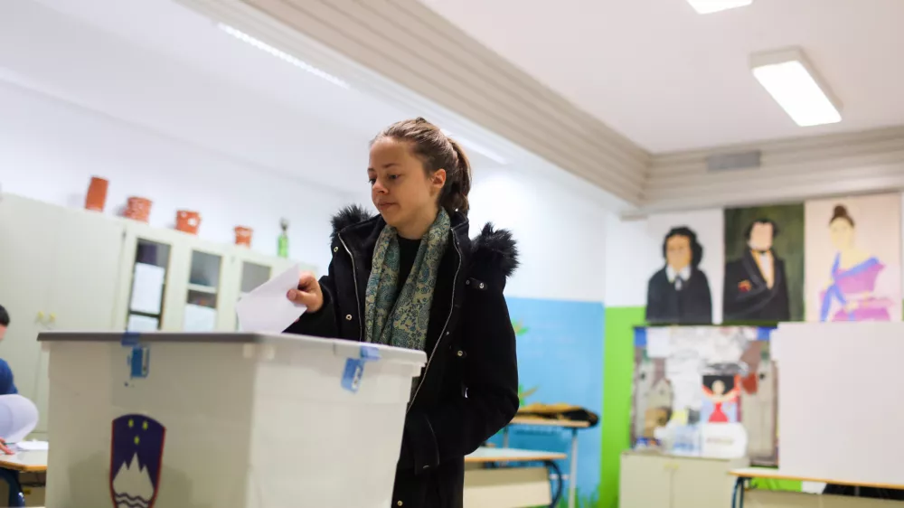 - Osnovna &scaron;ola Komenda Moste- 04.12.2022 - Lokalne volitve 2022 - drugi krog - volitve župana //FOTO: Bojan Veliknja