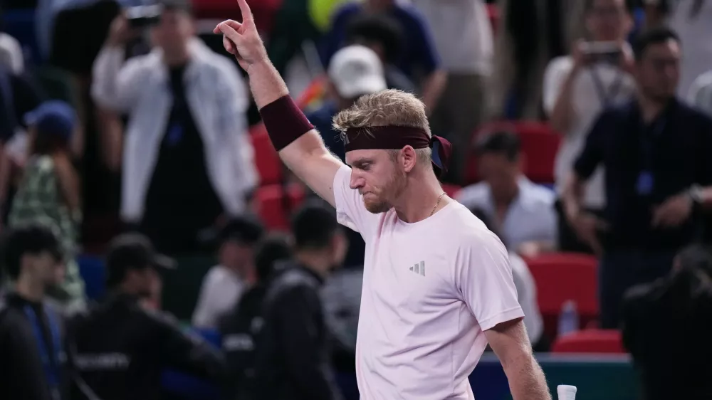 Spain's Alejandro Davidovich Fokina celebrates after winning the men's singles semifinal match against Germany's Alexander Zverev at the Shanghai Masters tennis tournament in Shanghai, China, Saturday, Oct. 17, 2026. (AP Photo/Andy Wong)