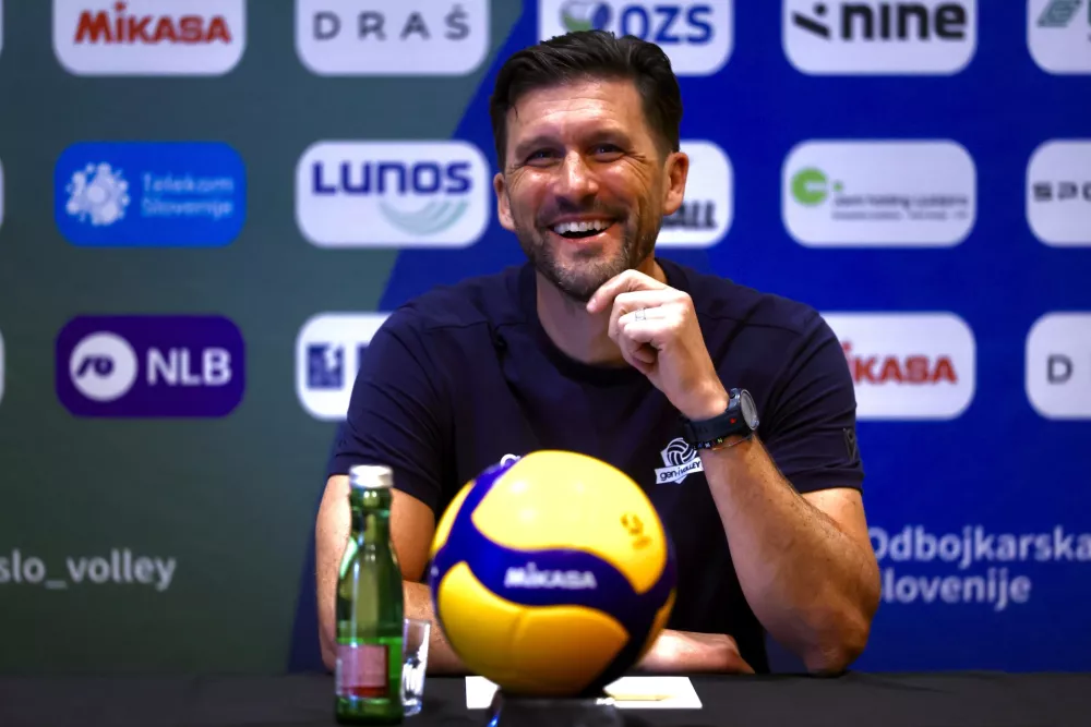 Ljubljana, Hotel Double Tree by Hilton.Novinarska konferenca pred prvim odbojkarskim Superpokalom Slovenije.Trener odbojkarskega kluba GEN-i Volley Vasja Samec Lipicer.