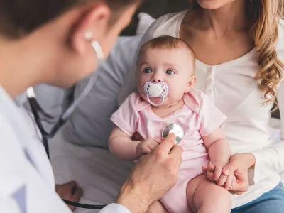 Raziskave kažejo neposredno povezavo med prebolelimi okužbami spodnjih dihal zaradi RSV v zgodnjem otro&scaron;tvu in poznej&scaron;imi zdravstvenimi težavami z dihali. / Foto: iStock