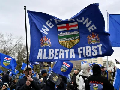 Supporters of a non-binding referendum on Alberta sovereignty gather outside the provincial legislature for an independence rally two days before polls close, in Edmonton, Alberta, Canada October 17, 2026. REUTERS/Jennifer Gauthier