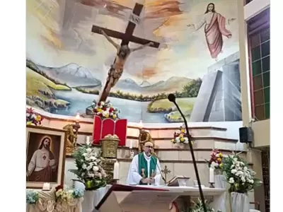  Duhovnik vodi ma&scaron;o