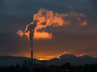 - 15.10.2021 &ndash; Termoelektrarna Toplarna Ljubljana (TE-TOL) podražitev energentov, elektrika, ogrevanje, dimnik dim, emisije, fosilna goriva//FOTO: Luka Cjuha.