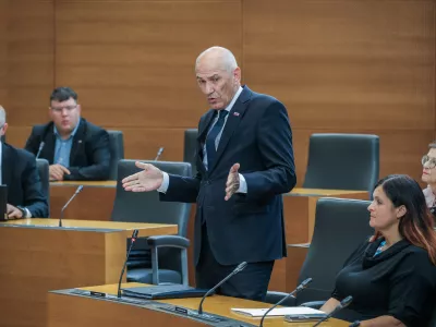 Ljubljana, DZ.Zadnji dan redne seje DZ, na kateri je na poslanska vprasanja odgovarjal predsednik vlade Janez Jansa.Predsednik vlade Janez Jansa.
