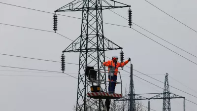 Maribor - Radvanje - Gospodarstvo - Energetika - Elektrika - Električna energija - dodatki - izplačilo dodatka - električni števec - porabe električne energije - nočni tok - dnevni - položnice za elektriko - dvig cen - cene - Ilustracija - Tematika - energetika - električna energija - elektrika - proizvodnja elektrike - daljnovodi - daljnovod - objekti - omrežnina - izračun omrežnine - položnice za elektriko - položnica - Objekti - Proizvodnja - Avtor: Andrej Petelinšek