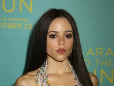 Jenna Ortega v jekleni obleki. Foto: Profimedia