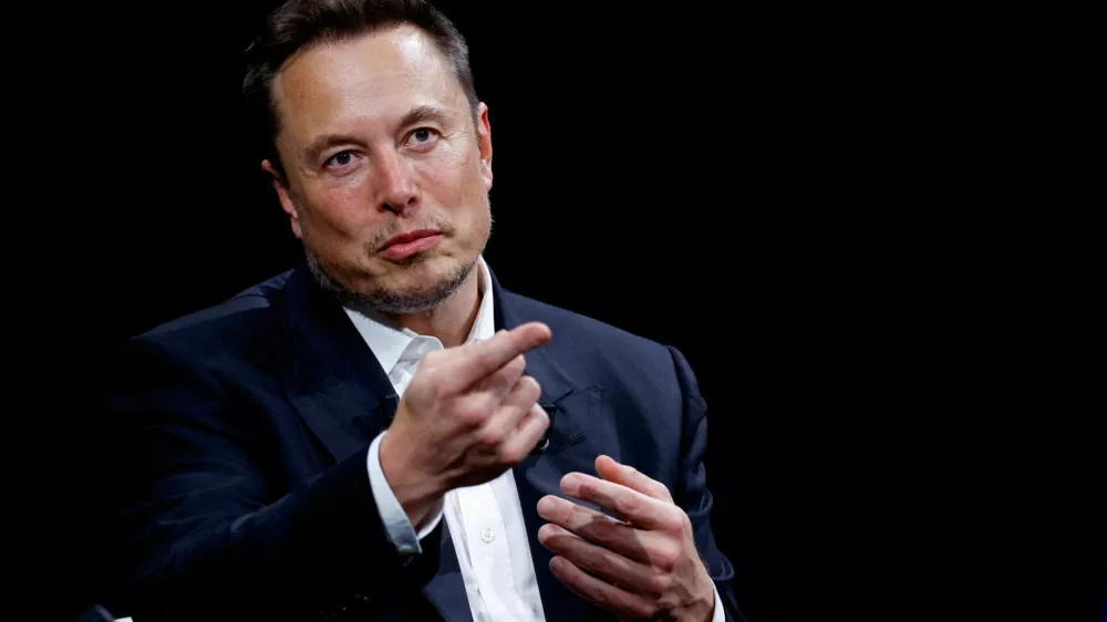 FILE PHOTO: FILE PHOTO: Elon Musk, Chief Executive Officer of SpaceX and Tesla and owner of X, formerly known as Twitter, gestures as he attends the Viva Technology conference dedicated to innovation and startups at the Porte de Versailles exhibition centre in Paris, France, June 16, 2023. REUTERS/Gonzalo Fuentes/File Photo/File Photo