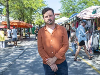 - 21.08.2023 - Rok Žnidar&scaron;ič, arhitekt - mestni urbanist Ljubljane in ljubljanski podžupan od leta 2023 zadolžen za področje urbanizma, mestni svetnik Liste Zorana Jankovića, vodja arhitekturnega ateljeja Medprostor //FOTO: Nik Erik Neubauer