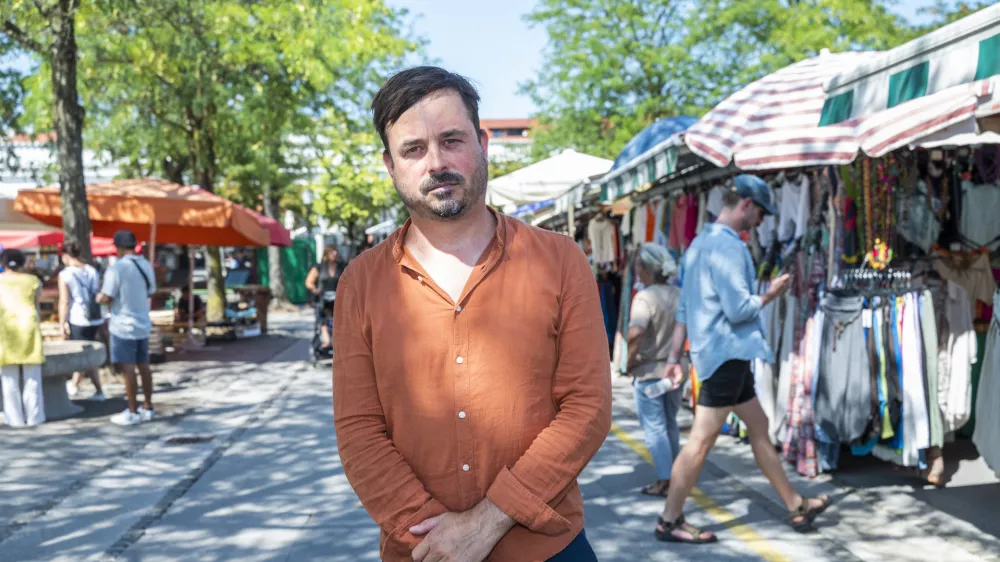- 21.08.2023 - Rok Žnidar&scaron;ič, arhitekt - mestni urbanist Ljubljane in ljubljanski podžupan od leta 2023 zadolžen za področje urbanizma, mestni svetnik Liste Zorana Jankovića, vodja arhitekturnega ateljeja Medprostor //FOTO: Nik Erik Neubauer