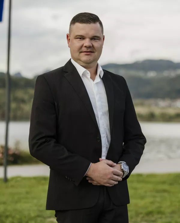 Kdo kandidira za župana Velenja? Harmonikar, profesorica in nekdanji rudarji v boj z Dermolom