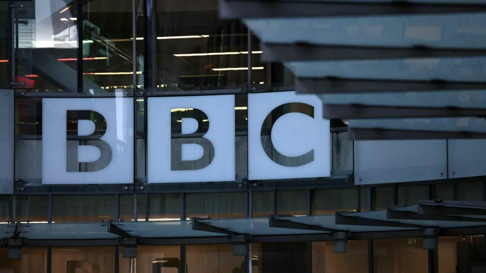 FILE PHOTO: The BBC logo outside the BBC Broadcasting House after Director General of BBC Tim Davie and Chief Executive of BBC News Deborah Turness resigned following accusations of bias at the British broadcaster, including in the way it edited a speech by U.S. President Donald Trump, in London, Britain, November 10, 2025. REUTERS/Jack Taylor/File Photo