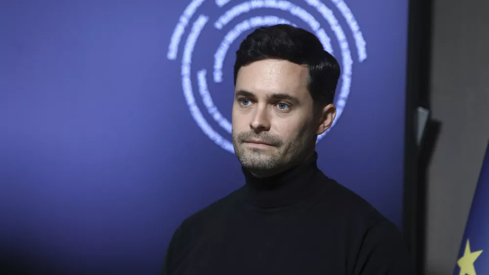 Luka Gor&scaron;ek9.10.2026 - novinarska konferenca opozicijskih strank ob vložitvi predlogov za posvetovalne referendume. referendum opozicijaFoto: Luka Cjuha