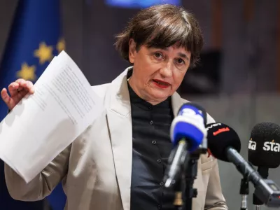 Ljubljana, DZ.Izjava poslanke Levice Natase Sukic o kazenski ovadbi predsednika Demokratov Anzeta Logarja in ozjega vodstva stranke ter ministra Jerneja Vrtovca in Tadeja Ostrca.