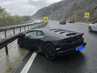 V prometni nesreči na hrva&scaron;ki avtocesti je na avtu prestižne znamke nastalo za več kot sto tisoč evrov &scaron;kode. 