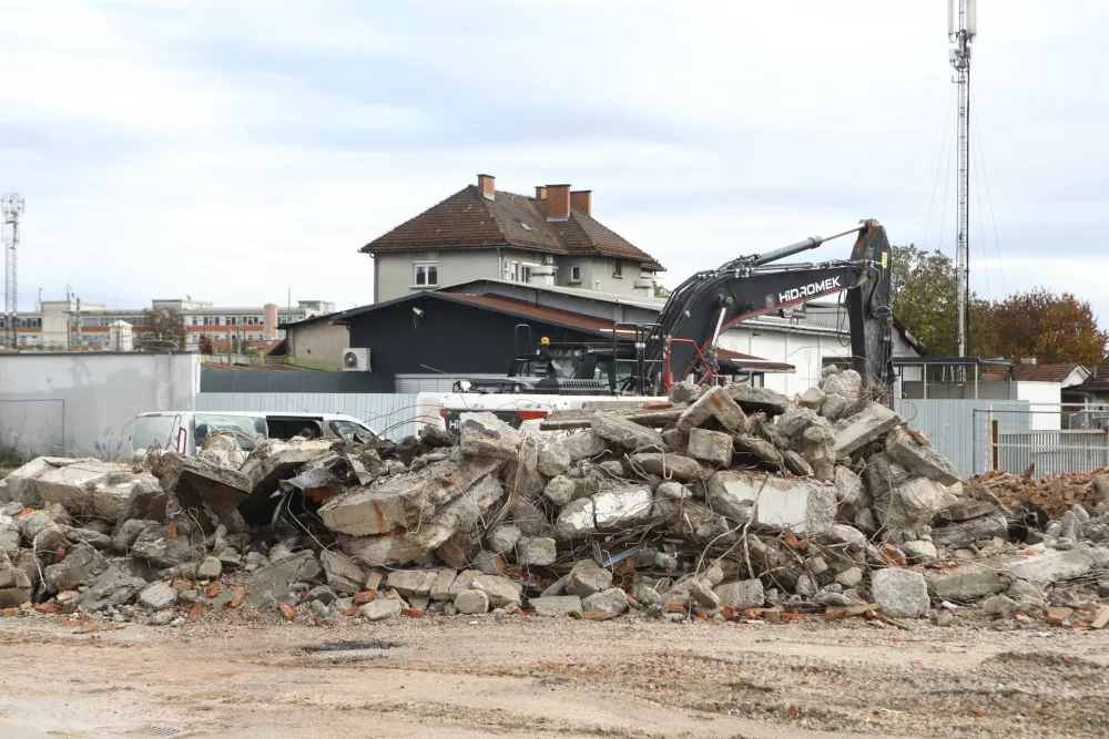 22.10.2026 - Ru&scaron;enje stavb ob Masarykovi cestiFoto Luka Cjuha