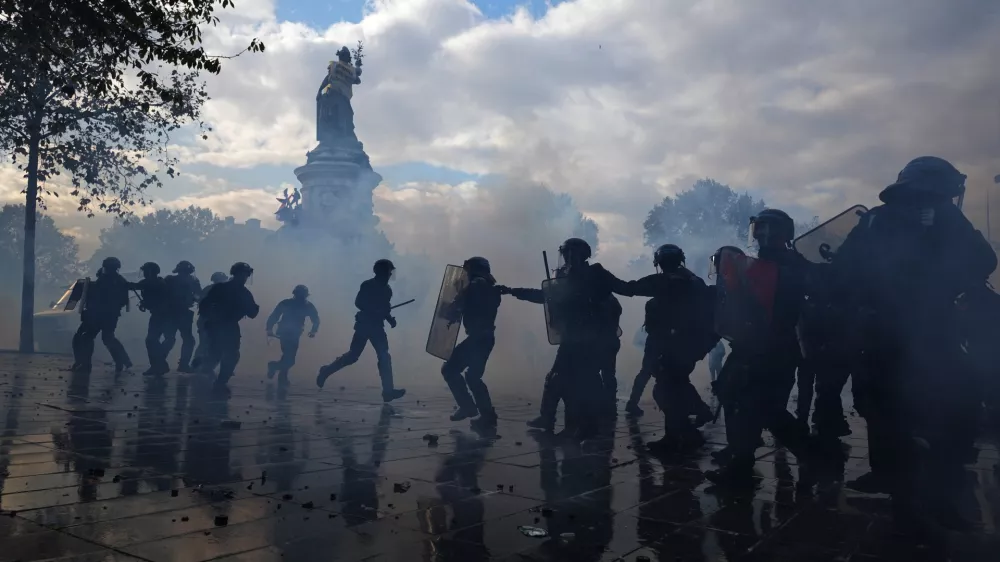 Police scuffle with protesters during a demonstration against rising living costs, joining students' grievances, in Paris, Saturday, Oct. 17, 2026. (AP Photo/Thibault Camus)