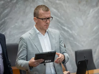 Ljubljana, DZ.Izredna seja DZ, na kateri so predstavili proracunski memorandum 2027-2028, predlog sprememb proracuna RS za leto 2027 in predlog proracuna RS za leto 2028.Poslanec Resnice Boris Mijic.