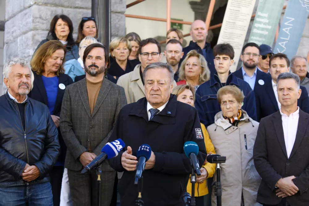Zoran Jankovič13.10.2026 -- kandidat za župana Mestne občine Ljubljana Zoran Janković skupaj s članicami in člani Liste Zorana Jankovića vložil kandidature za župana, mestni svet Mestne občine Ljubljana in svete četrtnih skupnosti.Foto: Luka Cjuha​ / Foto: Luka Cjuha