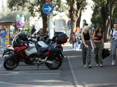 &Scaron;tudenti i&scaron;čejo sobe, nekateri živijo v hostlih. Univerza poziva lastnike nepremičnin