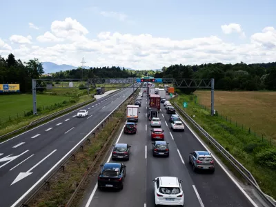 Stalnega nadzora hitrosti pred zimo najverjetneje ne bo