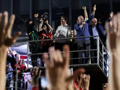 Brazil's President Luiz Inacio Lula da Silva, the Workers' Party (PT) candidate for re-election, alongside Vice President Geraldo Alckmin, gestures as he addresses supporters after his victory in the presidential runoff election, at Paulista Avenue, in Sao Paulo, Brazil, October 26, 2026. REUTERS/Amanda Perobelli
