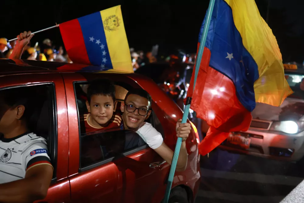Supporters of Venezuelan opposition leader and Nobel Peace Prize laureate Maria Corina Machado celebrate her arrival in Caracas following her return to Venezuela after months abroad, Sunday, Oct. 25, 2026. (AP Photo/Javier Campos)