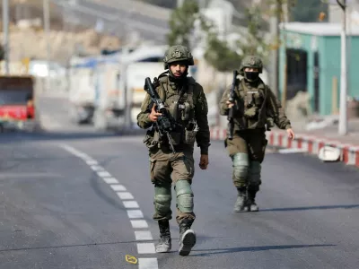 Israeli soldiers operate during a military operation in Hebron in the Israeli-occupied West Bank, October 25, 2026. REUTERS/Mussa Qawasma