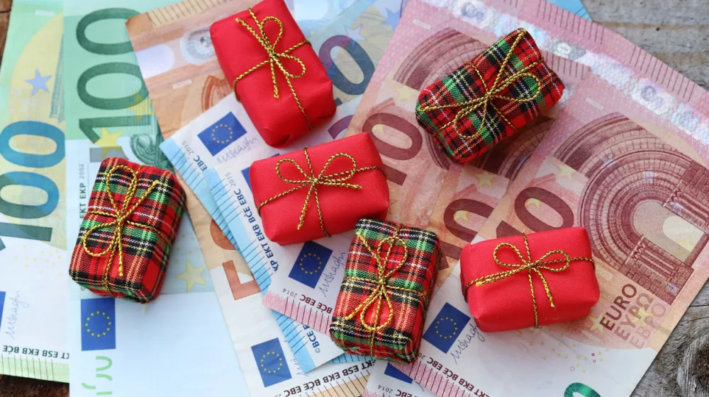Gifts can cost a lot of money. Cash or gifts?