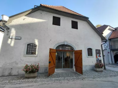 Nekdanja konju&scaron;nica je zaživela kot novo kulturno stiči&scaron;če