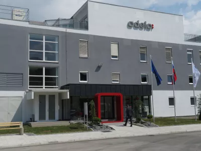 Z otvoritve nove logistično-proizvodne hale podjetja Odelo Slovenija v Preboldu - na sliki vhod