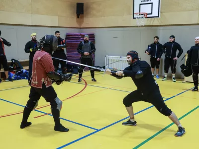 Z mečem v roki oživljajo stoletja stare borilne ve&scaron;čine