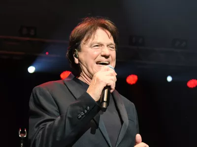 28.11.2025., Koprivnica - Popularni Zdravko Colic odrzao je sjajan koncert pred nekoliko tisuca obozavatelja koji su od pocetka do kraja pjevali njegove svima dobro znane velike hitove. Photo: Damir Spehar/PIXSELL