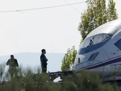 Rescue personnel work at the site following the collision of two high-speed trains between the towns of Mora and Orgaz, near Toledo, Spain, October 28, 2026. REUTERS/Violeta Santos Moura