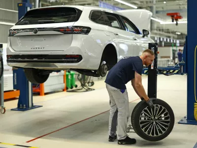 An employee of Volkswagen removes a dismantled wheel from a car at the group's first Circular Economy facility, at Volkswagen's EV factory in Zwickau, Germany, October 28, 2026. REUTERS/Lisi Niesner