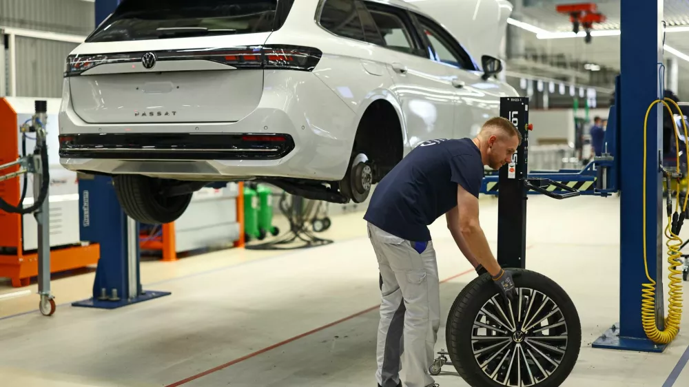 An employee of Volkswagen removes a dismantled wheel from a car at the group's first Circular Economy facility, at Volkswagen's EV factory in Zwickau, Germany, October 28, 2026. REUTERS/Lisi Niesner