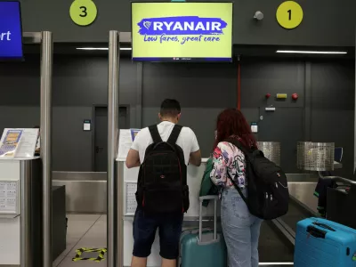 FILE PHOTO: People stand at Ryanair counter, inside the Makedonia airport in Thessaloniki, Greece, May 7, 2026. REUTERS/Alexandros Avramidis/File Photo