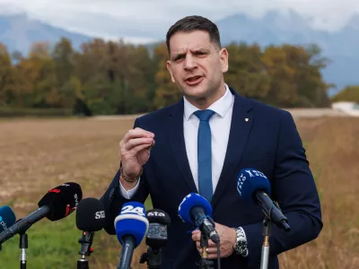 Kranj.Predsednik DZ in predsednik stranke Resnica Zoran Stevanovic je dal izjavo za medije o aktualnih tematikah.